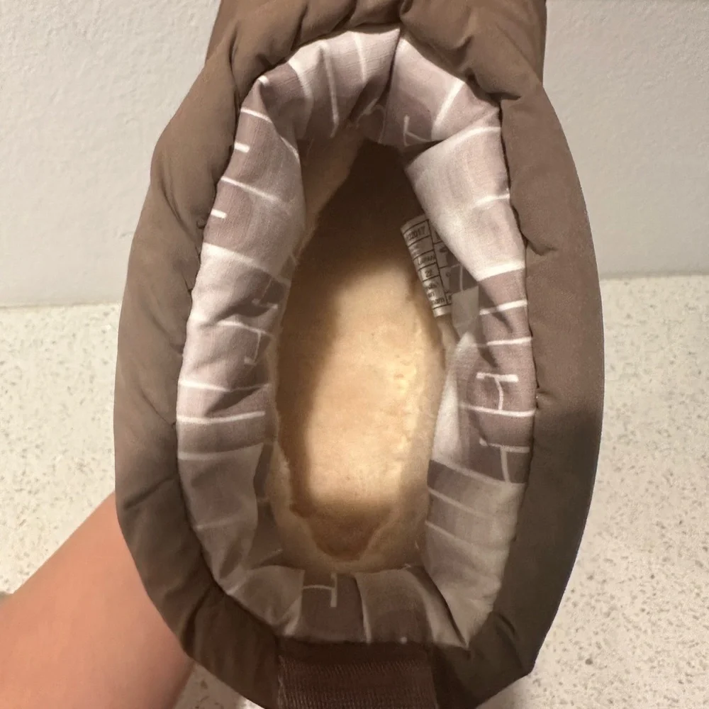 UGG - Picture 8 of 10